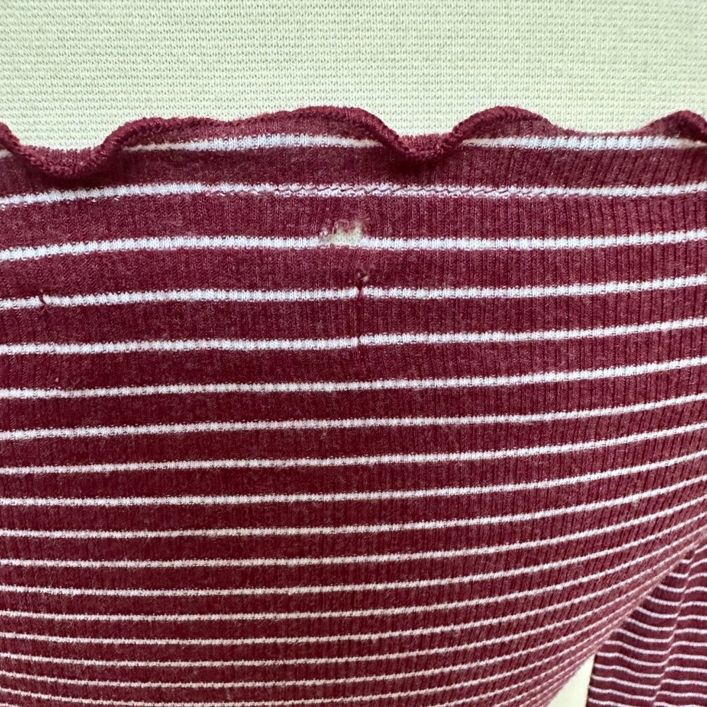 Hollister Ribbed Lettuce Hem Crop Top Burgundy Stripe Off Shoulder Y2K Small - Picture 7 of 8